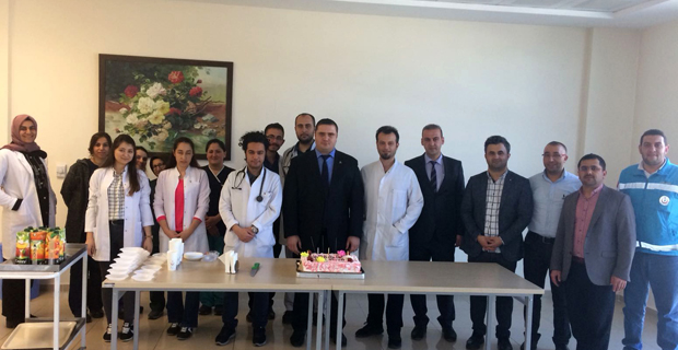 Sağlık çalışanları tıp bayramını kutladı