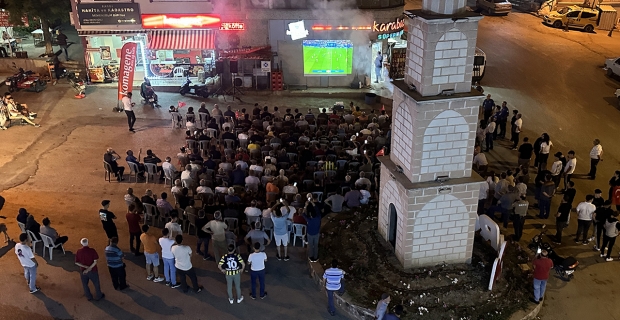 Kargılılar Türkiye-Avusturya maçını dev ekranlardan izledi