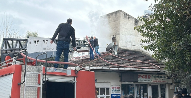 Kargı’da iş yerinin çatısı alevlere teslim oldu